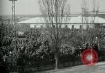 Standbild italienischen Kriegsgefangenen zUSAmmengestellt nach der Schlacht von Caporetto Italien, 1917, aus Sekunde 8 historischem Filmmaterial Videoclip 65675026032