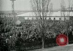 Standbild italienischen Kriegsgefangenen zUSAmmengestellt nach der Schlacht von Caporetto Italien, 1917, aus Sekunde 9 historischem Filmmaterial Videoclip 65675026032