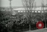 Standbild italienischen Kriegsgefangenen zUSAmmengestellt nach der Schlacht von Caporetto Italien, 1917, aus Sekunde 10 historischem Filmmaterial Videoclip 65675026032