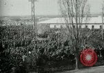 Standbild italienischen Kriegsgefangenen zUSAmmengestellt nach der Schlacht von Caporetto Italien, 1917, aus Sekunde 12 historischem Filmmaterial Videoclip 65675026032
