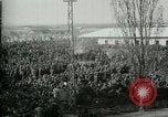 Standbild italienischen Kriegsgefangenen zUSAmmengestellt nach der Schlacht von Caporetto Italien, 1917, aus Sekunde 14 historischem Filmmaterial Videoclip 65675026032