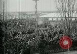Standbild italienischen Kriegsgefangenen zUSAmmengestellt nach der Schlacht von Caporetto Italien, 1917, aus Sekunde 15 historischem Filmmaterial Videoclip 65675026032