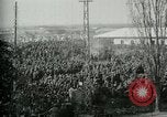 Standbild italienischen Kriegsgefangenen zUSAmmengestellt nach der Schlacht von Caporetto Italien, 1917, aus Sekunde 16 historischem Filmmaterial Videoclip 65675026032