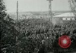 Standbild italienischen Kriegsgefangenen zUSAmmengestellt nach der Schlacht von Caporetto Italien, 1917, aus Sekunde 20 historischem Filmmaterial Videoclip 65675026032