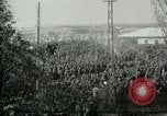 Standbild italienischen Kriegsgefangenen zUSAmmengestellt nach der Schlacht von Caporetto Italien, 1917, aus Sekunde 22 historischem Filmmaterial Videoclip 65675026032