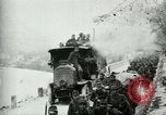 Standbild italienischen Kriegsgefangenen zUSAmmengestellt nach der Schlacht von Caporetto Italien, 1917, aus Sekunde 23 historischem Filmmaterial Videoclip 65675026032