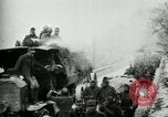 Standbild italienischen Kriegsgefangenen zUSAmmengestellt nach der Schlacht von Caporetto Italien, 1917, aus Sekunde 25 historischem Filmmaterial Videoclip 65675026032