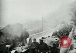 Standbild italienischen Kriegsgefangenen zUSAmmengestellt nach der Schlacht von Caporetto Italien, 1917, aus Sekunde 27 historischem Filmmaterial Videoclip 65675026032