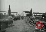 Standbild italienischen Kriegsgefangenen zUSAmmengestellt nach der Schlacht von Caporetto Italien, 1917, aus Sekunde 31 historischem Filmmaterial Videoclip 65675026032