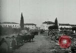 Standbild italienischen Kriegsgefangenen zUSAmmengestellt nach der Schlacht von Caporetto Italien, 1917, aus Sekunde 33 historischem Filmmaterial Videoclip 65675026032