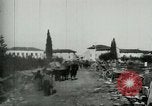 Standbild italienischen Kriegsgefangenen zUSAmmengestellt nach der Schlacht von Caporetto Italien, 1917, aus Sekunde 35 historischem Filmmaterial Videoclip 65675026032