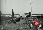 Standbild italienischen Kriegsgefangenen zUSAmmengestellt nach der Schlacht von Caporetto Italien, 1917, aus Sekunde 37 historischem Filmmaterial Videoclip 65675026032