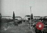 Standbild italienischen Kriegsgefangenen zUSAmmengestellt nach der Schlacht von Caporetto Italien, 1917, aus Sekunde 38 historischem Filmmaterial Videoclip 65675026032