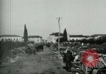 Standbild italienischen Kriegsgefangenen zUSAmmengestellt nach der Schlacht von Caporetto Italien, 1917, aus Sekunde 39 historischem Filmmaterial Videoclip 65675026032