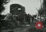 Standbild italienischen Kriegsgefangenen zUSAmmengestellt nach der Schlacht von Caporetto Italien, 1917, aus Sekunde 48 historischem Filmmaterial Videoclip 65675026032