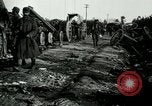 Standbild italienischen Kriegsgefangenen zUSAmmengestellt nach der Schlacht von Caporetto Italien, 1917, aus Sekunde 60 historischem Filmmaterial Videoclip 65675026032