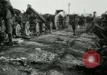 Standbild italienischen Kriegsgefangenen zUSAmmengestellt nach der Schlacht von Caporetto Italien, 1917, aus Sekunde 62 historischem Filmmaterial Videoclip 65675026032