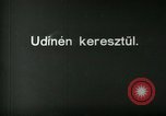 Standbild italienischen Gefangenen durch Udine nach der Schlacht von Caporetto Italien, 1917, aus Sekunde 3 historischem Filmmaterial Videoclip 65675026034