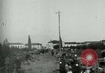 Standbild italienischen Gefangenen durch Udine nach der Schlacht von Caporetto Italien, 1917, aus Sekunde 50 historischem Filmmaterial Videoclip 65675026034