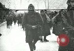 Standbild Österreicher voraus nach der Schlacht von Caporetto Italien, 1917, aus Sekunde 1 historischem Filmmaterial Videoclip 65675026035