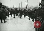 Standbild Österreicher voraus nach der Schlacht von Caporetto Italien, 1917, aus Sekunde 8 historischem Filmmaterial Videoclip 65675026035