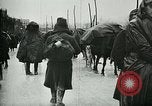 Standbild Österreicher voraus nach der Schlacht von Caporetto Italien, 1917, aus Sekunde 13 historischem Filmmaterial Videoclip 65675026035