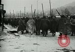 Standbild Österreicher voraus nach der Schlacht von Caporetto Italien, 1917, aus Sekunde 19 historischem Filmmaterial Videoclip 65675026035