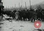 Standbild Österreicher voraus nach der Schlacht von Caporetto Italien, 1917, aus Sekunde 20 historischem Filmmaterial Videoclip 65675026035