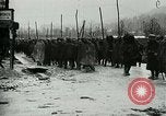 Standbild Österreicher voraus nach der Schlacht von Caporetto Italien, 1917, aus Sekunde 24 historischem Filmmaterial Videoclip 65675026035