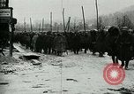 Standbild Österreicher voraus nach der Schlacht von Caporetto Italien, 1917, aus Sekunde 26 historischem Filmmaterial Videoclip 65675026035