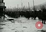 Standbild Österreicher voraus nach der Schlacht von Caporetto Italien, 1917, aus Sekunde 28 historischem Filmmaterial Videoclip 65675026035