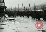 Standbild Österreicher voraus nach der Schlacht von Caporetto Italien, 1917, aus Sekunde 31 historischem Filmmaterial Videoclip 65675026035