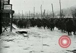 Standbild Österreicher voraus nach der Schlacht von Caporetto Italien, 1917, aus Sekunde 32 historischem Filmmaterial Videoclip 65675026035