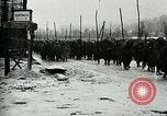 Standbild Österreicher voraus nach der Schlacht von Caporetto Italien, 1917, aus Sekunde 33 historischem Filmmaterial Videoclip 65675026035