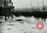 Standbild Österreicher voraus nach der Schlacht von Caporetto Italien, 1917, aus Sekunde 36 historischem Filmmaterial Videoclip 65675026035