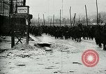 Standbild Österreicher voraus nach der Schlacht von Caporetto Italien, 1917, aus Sekunde 40 historischem Filmmaterial Videoclip 65675026035