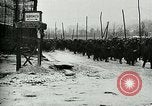 Standbild Österreicher voraus nach der Schlacht von Caporetto Italien, 1917, aus Sekunde 46 historischem Filmmaterial Videoclip 65675026035