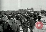 Standbild Österreicher voraus nach der Schlacht von Caporetto Italien, 1917, aus Sekunde 52 historischem Filmmaterial Videoclip 65675026035