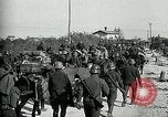 Standbild Österreicher voraus nach der Schlacht von Caporetto Italien, 1917, aus Sekunde 54 historischem Filmmaterial Videoclip 65675026035