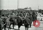 Standbild Österreicher voraus nach der Schlacht von Caporetto Italien, 1917, aus Sekunde 55 historischem Filmmaterial Videoclip 65675026035