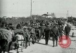 Standbild Österreicher voraus nach der Schlacht von Caporetto Italien, 1917, aus Sekunde 58 historischem Filmmaterial Videoclip 65675026035