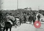 Standbild Österreicher voraus nach der Schlacht von Caporetto Italien, 1917, aus Sekunde 59 historischem Filmmaterial Videoclip 65675026035
