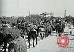 Standbild Österreicher voraus nach der Schlacht von Caporetto Italien, 1917, aus Sekunde 62 historischem Filmmaterial Videoclip 65675026035