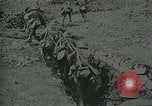 Immagine di Re Carlo IV (Imperatore Karl I) dell'Austria Ungheriaguardando le truppe Italia, 1917, secondo 3 filmato di repertorio 65675026037
