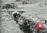 Immagine di Re Carlo IV (Imperatore Karl I) dell'Austria Ungheriaguardando le truppe Italia, 1917, secondo 10 filmato di repertorio 65675026037