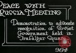 Standbild Rally am Trafalgar Square befürwortet die Anerkennung der sowjetischen Russland London England, 1920, aus Sekunde 6 historischem Filmmaterial Videoclip 65675026039