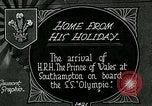 Image RMS Olympic arrivant à l'orifice transportant Prince de Galles Southampton Angleterre, 1924, de la seconde 1 séquences d'archives historiques vidéo 65675026042