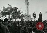 Image Mustafa Kemal Atatürk Pasha est fêté par la population Izmir Turquie, 1923, de la seconde 31 séquences d'archives historiques vidéo 65675026043