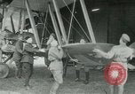 Image les cadets de l'air russe former en Angleterre l'Angleterre, 1917, de la seconde 28 séquences d'archives historiques vidéo 65675026045