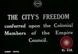 Immagine di Funzionari coloniale di arrivare a ricevere la libertà della città di Londra Londra Inghilterra Regno Unito, 1917, secondo 3 filmato di repertorio 65675026046